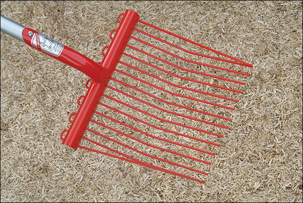 Fyna-Lite Super Lite Stable Fork – Long Handle 100cm (Delivery Within Ireland Only) - Image 2